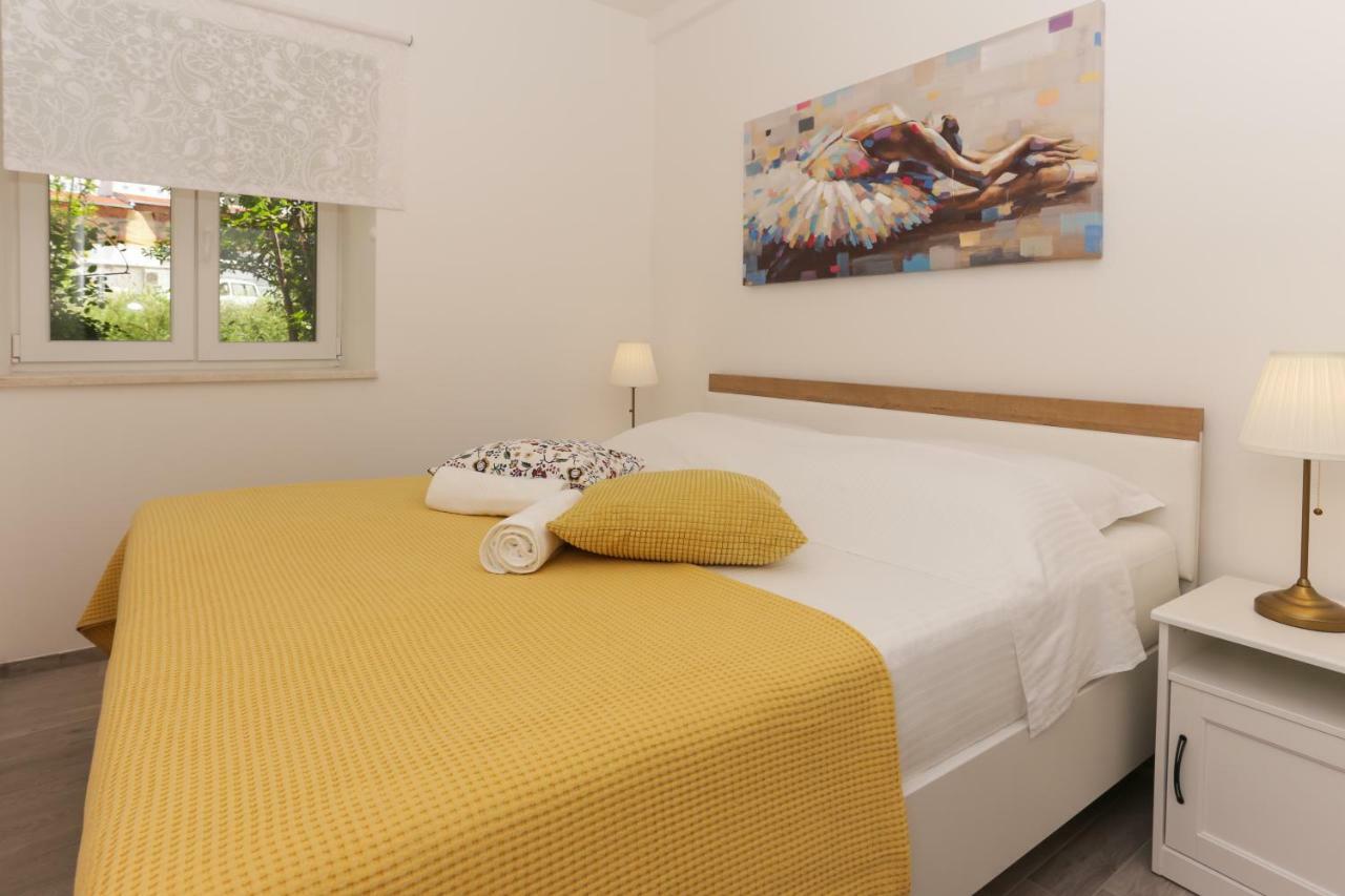 Beach Apartment Korina Sumpetar Kültér fotó